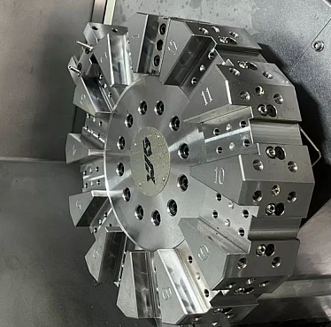 Токарный станок с наклонной станиной KMT KTH 60/600 MY